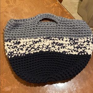 Navy and white hand bag knit